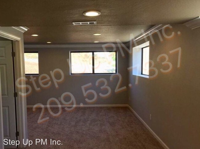 Building Photo - 3 br, 3 bath House - 20707 Krzywicki Ct