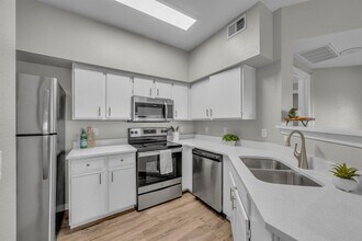 Building Photo - 2320 Gracy Farms Ln