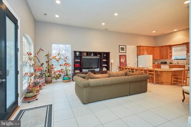 Foto del edificio - 12815 Braddock Rd