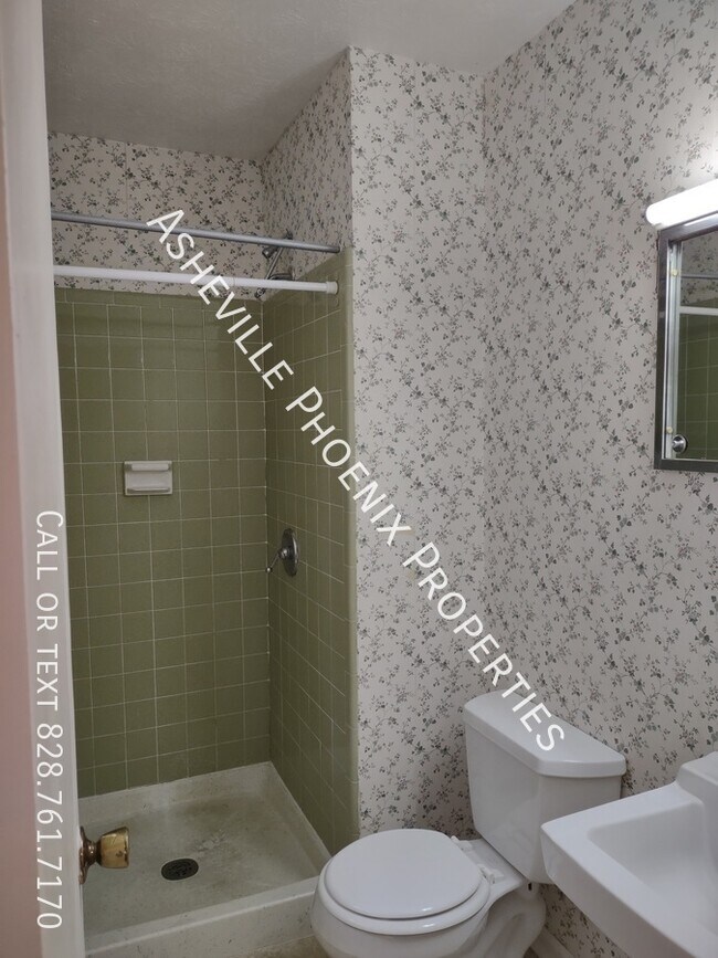 Building Photo - 17 Brookcliff Drive