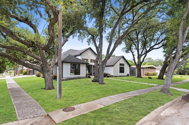 Building Photo - 10826 Moonlight Dr