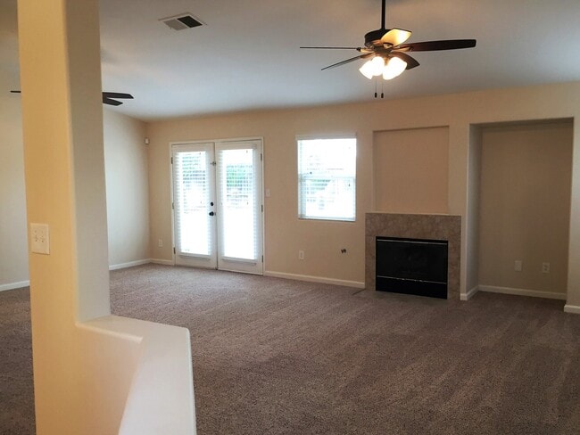 Building Photo - Beautiful 3 Bed 2 Bath in Riverlakes Community - Northwest Bakersfield- $2,350 Rent