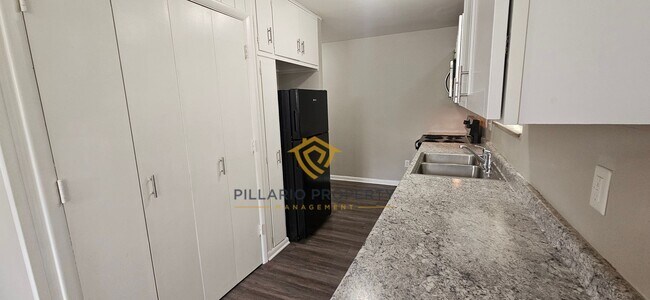 Foto del edificio - Renovated 1 Bedroom at Campbell Apartments Near Downtown Available Now!