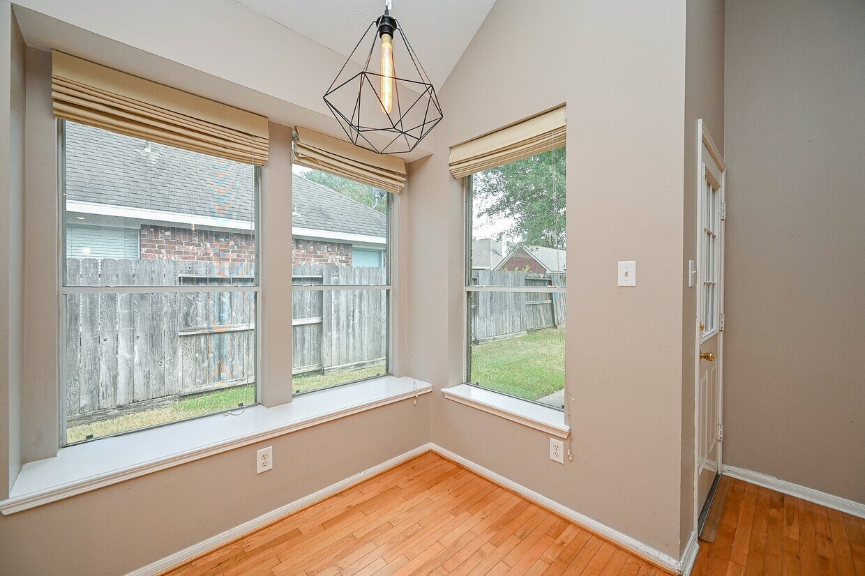 Foto del edificio - 12915 Fern Mill Ct