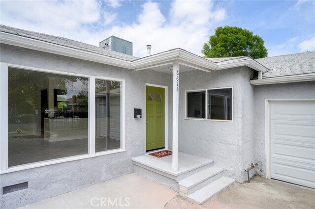Foto del edificio - 6621 Chimineas Ave