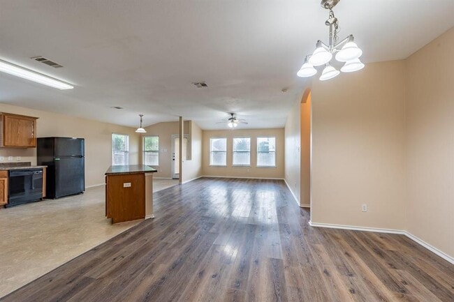 Building Photo - 218 Mossy Rock Dr