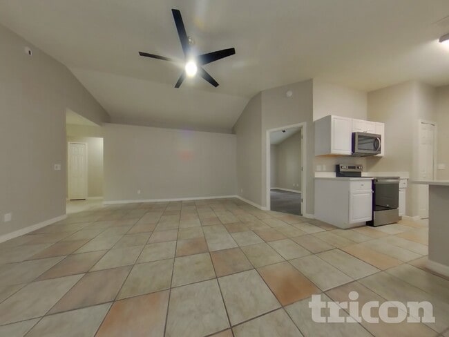 Foto del edificio - 8829 Lambert Ln