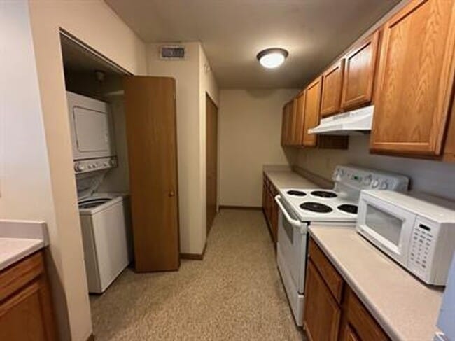 Interior Photo - 1407 S State St