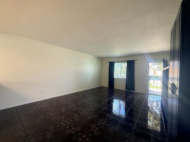 Photo - 1152 N West St Apartment