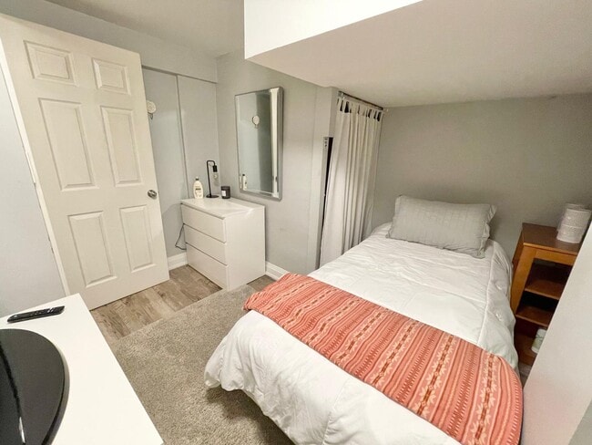 Building Photo - 19 Reid Ave