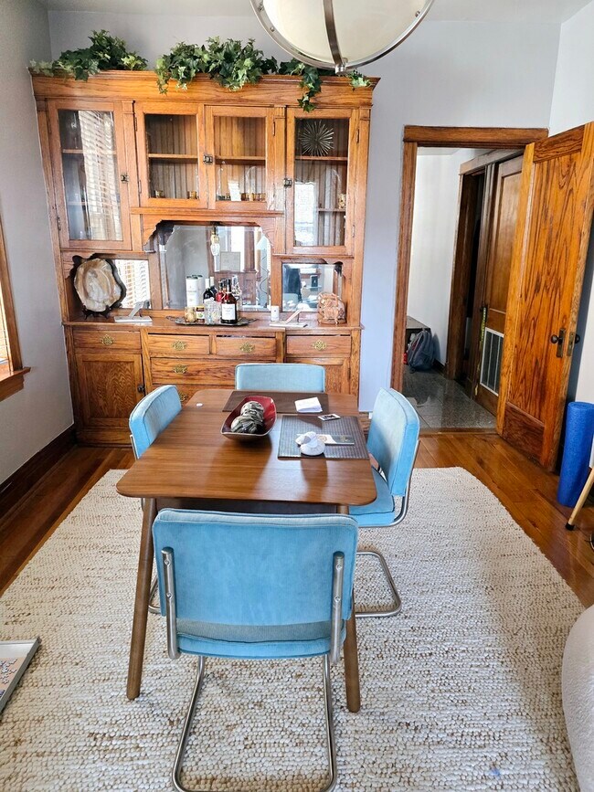 Foto del edificio - 919 N Leavitt St