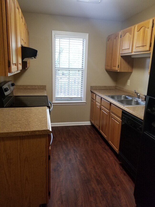 Building Photo - 207 Pepper Ridge Cir