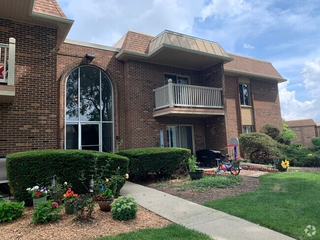 Building Photo - 2422 N Kennicott Dr