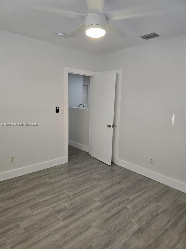 Foto del edificio - 1245 NE 110th Terrace