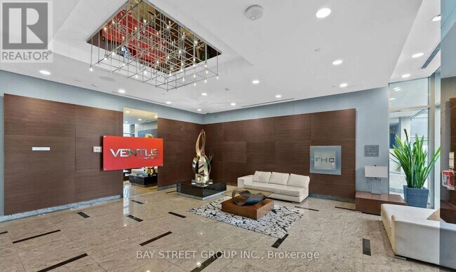 Photo du bâtiment - 151 Village Green Square