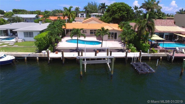 Foto del edificio - 2070 NE 121st Rd