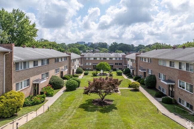 Building Photo - Courtyard Apartments