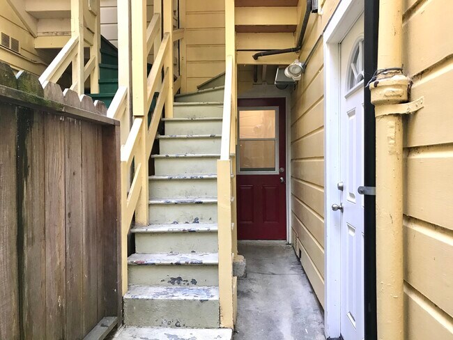 Building Photo - 423 33rd Ave