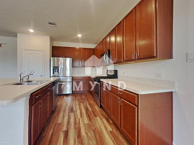 Building Photo - 5 br, 3 bath House - 16631 Bouldgreen St