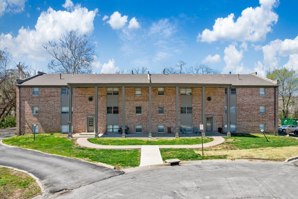 Somerset Village Apartments Apartments in Kansas City, MO