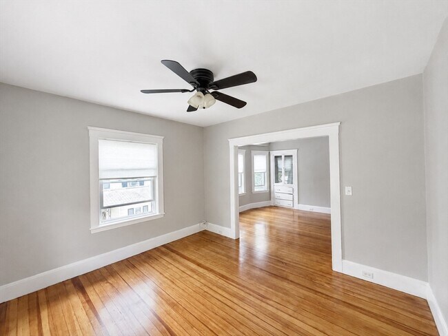 Foto del edificio - 117 Merrymount Rd