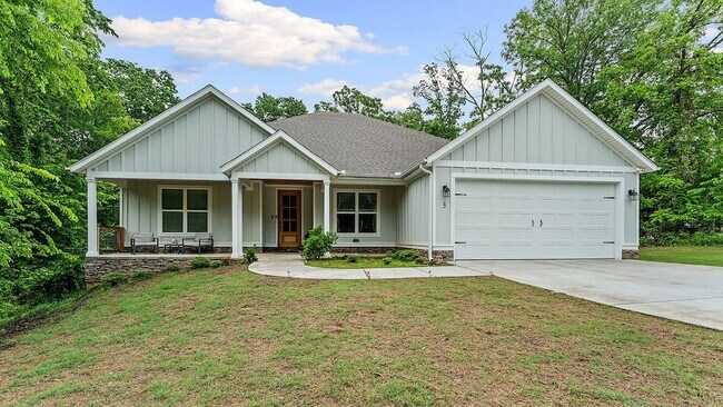 Building Photo - 3 Donington Cir