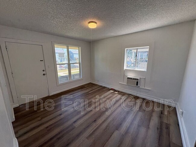 Foto del edificio - 337 N H St