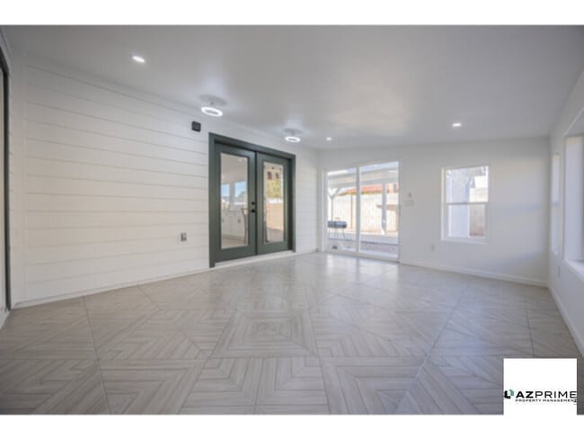 Foto del edificio - Stunning 3/2 Tempe Partially-furnished House in a Prime Location!