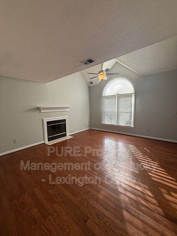 Building Photo - 1304 Red Stone Dr