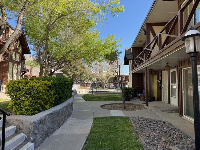 Building Photo - 500 Thunderbird Dr