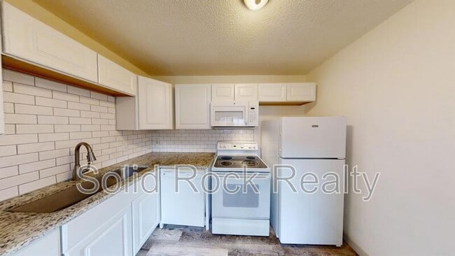 Photo - 1411 S Corona Ave Apartment