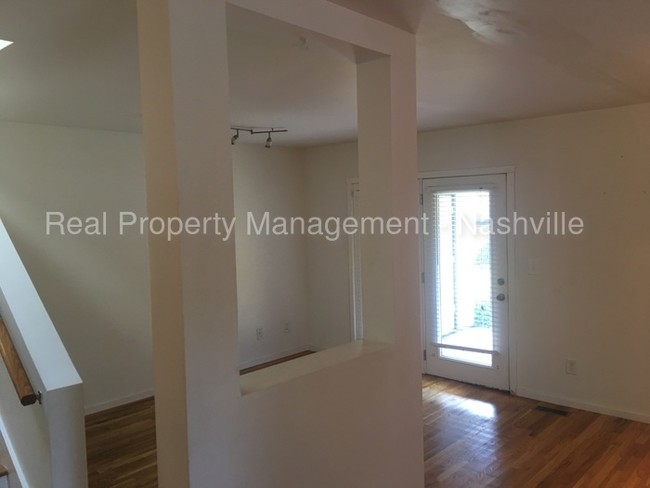 Building Photo - 940 Gale Ln