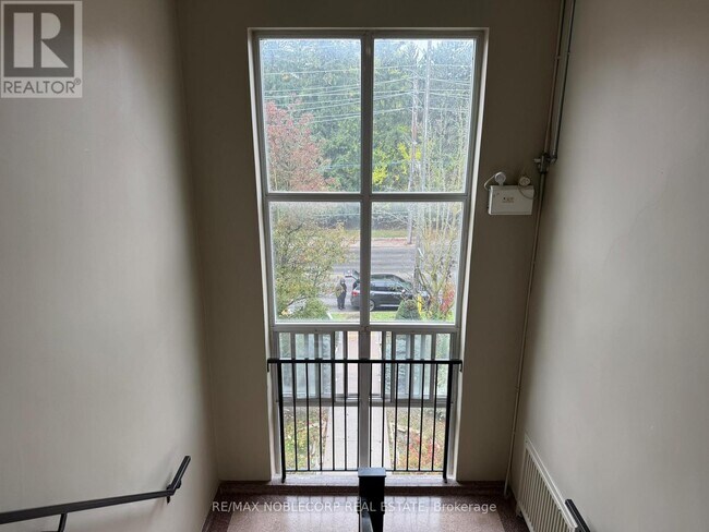 Photo du bâtiment - 1315 Bayview Ave