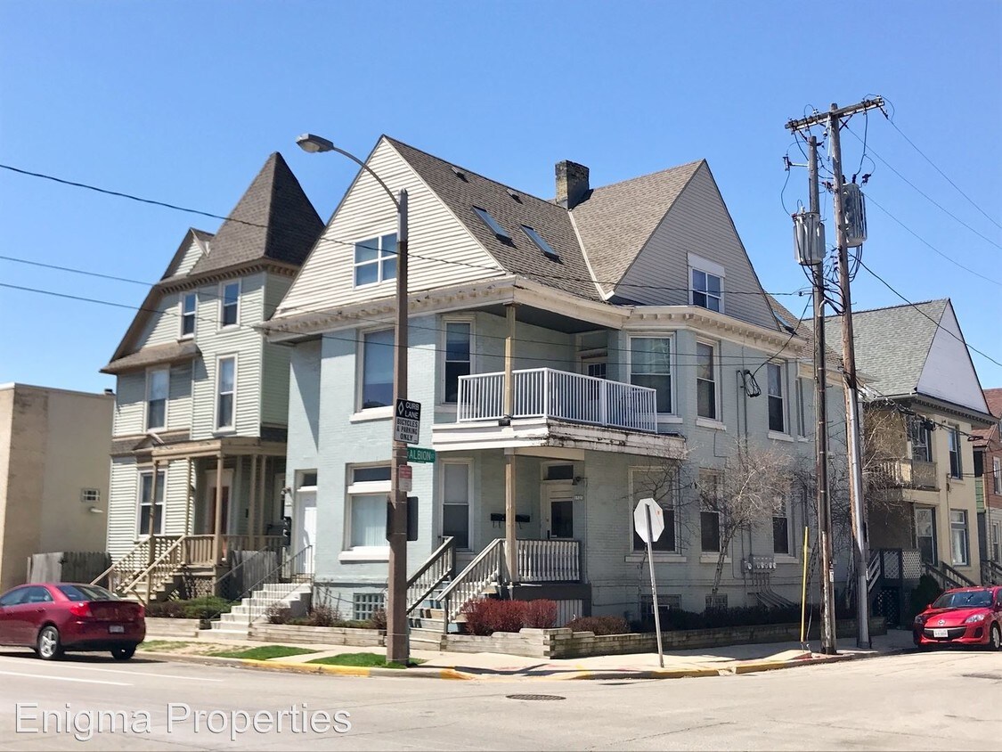Primary Photo - 1523 N Farwell Ave
