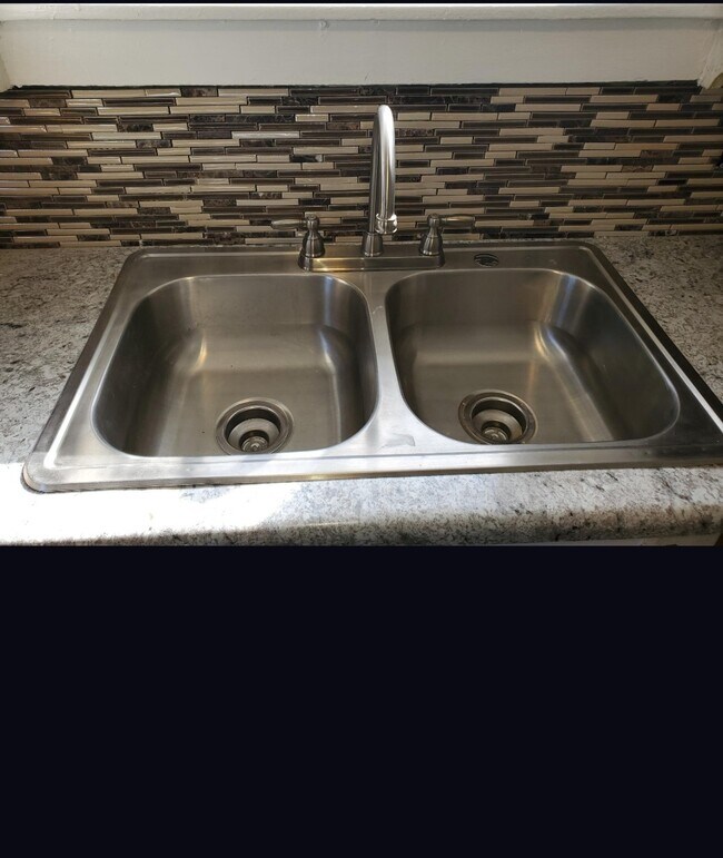 Sink - 3319 Jewell Ave