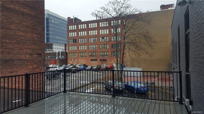 Building Photo - 220 Franklin St