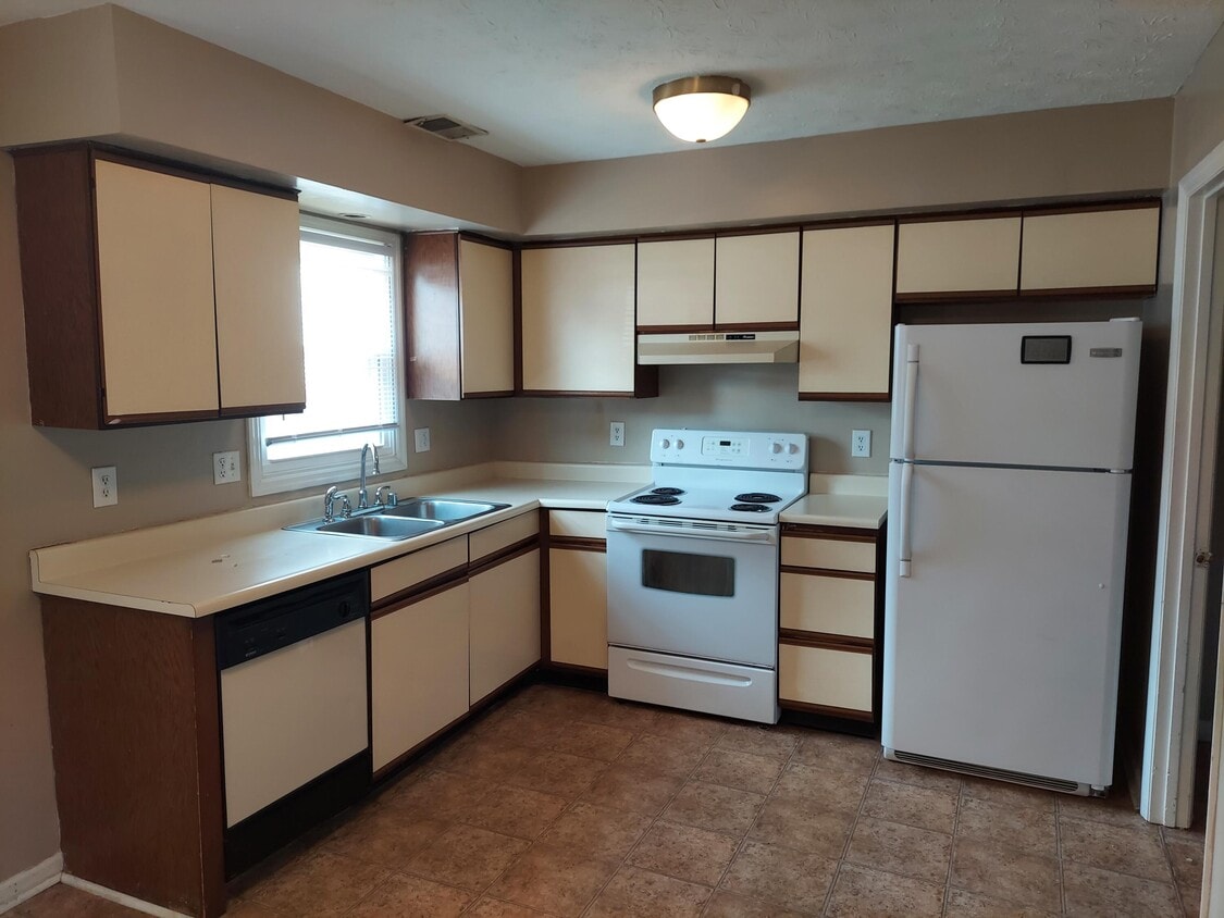 3817 Camelot Dr, Lexington, KY 40517 Townhome Rentals in Lexington KY