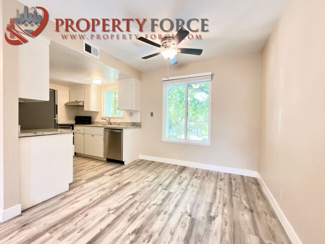 Building Photo - 946 Tamarack Ln