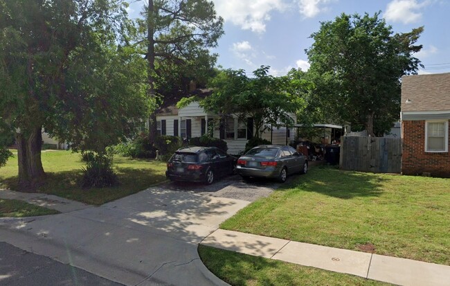 Building Photo - 2420 NW 36th Ter