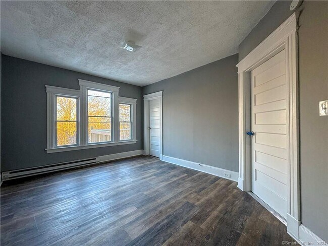 Building Photo - 45 Idylwood Ave
