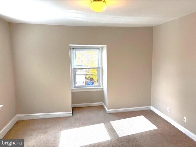 Foto del edificio - 1643 Rockwell Rd