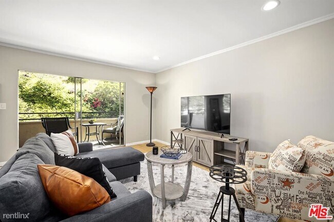 Foto del edificio - 1 br, 1.5 bath House - 6744 Hillpark Dr Ap...