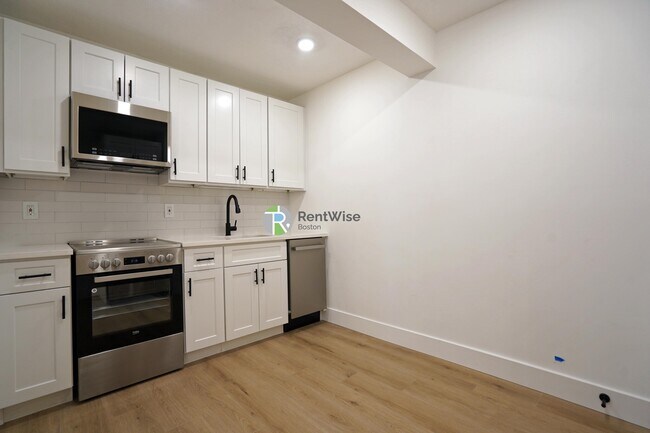 Foto del edificio - 745 E 6th St