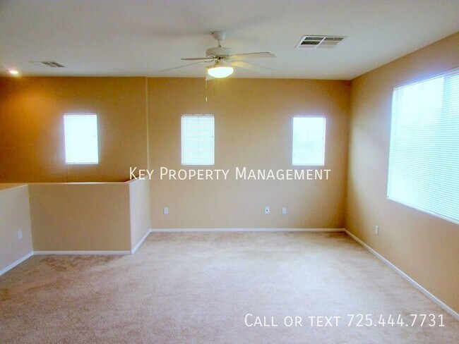 Building Photo - 2 BEDROOM 2 BATH TOWN-HOME WITH 1 CAR GARA...