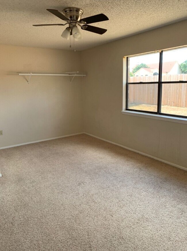 Foto del edificio - 1601 Windward Dr