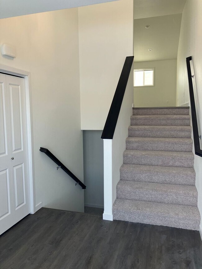 Building Photo - New 3 Bedroom/3 Bathroom Twin Home