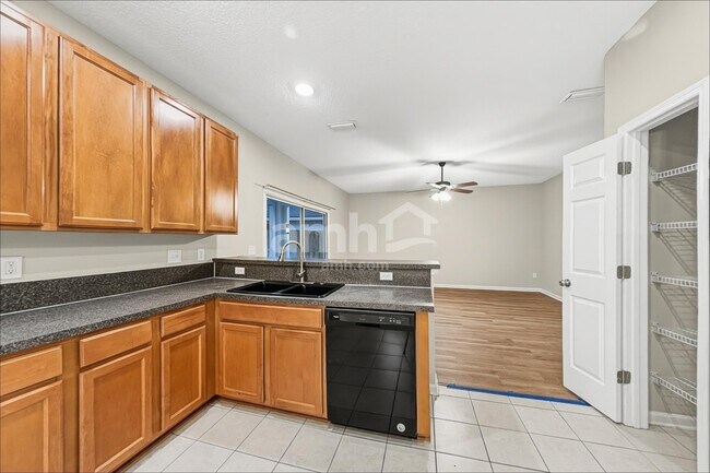 Foto del edificio - 1779 Ferncreek Dr
