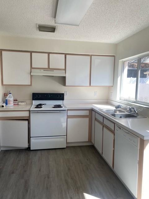 Foto del edificio - 3138 Summer House Dr