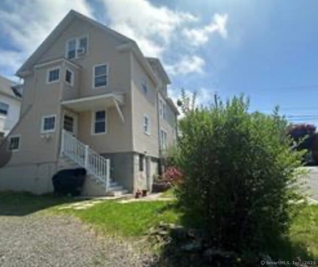 Building Photo - 251 Quinnipiac St