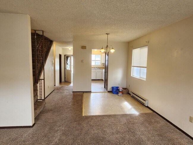 Foto del edificio - Affordable 3 Bdrm TownHome-West Side!